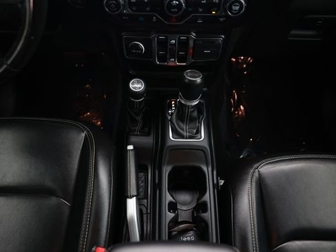 Used 2021 Jeep Wrangler Unlimited Sahara w/ Cold Weather Group AWD/4WD image 33