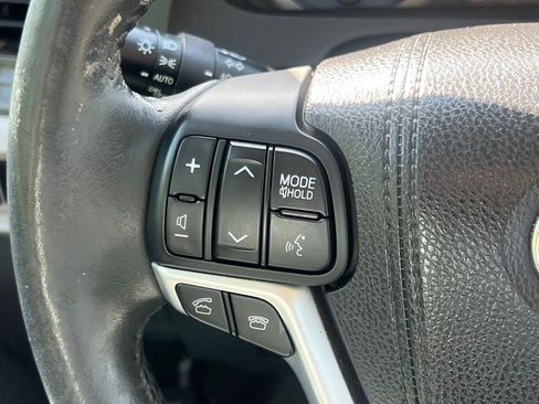 Used 2015 Toyota Sienna XLE w/ XLE Navigation Package FWD image 28