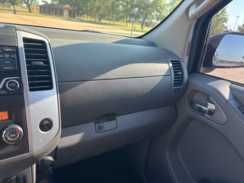 Used 2015 Nissan Frontier SV w/ SV Value Truck Package image 17