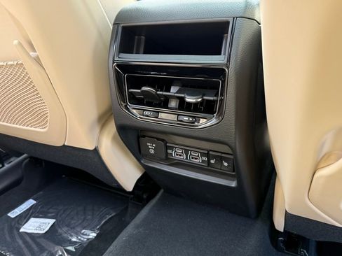 New 2025 Jeep Grand Cherokee Limited image 36