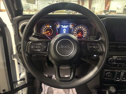 Used 2025 Jeep Wrangler Sport image 11