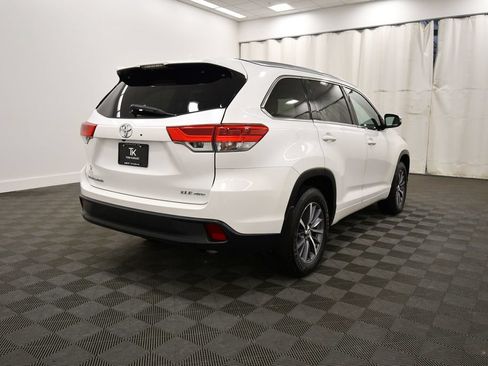 Used 2018 Toyota Highlander XLE AWD/4WD image 8