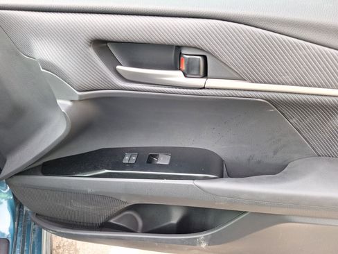 Used 2025 Toyota Camry SE image 35