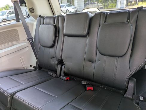 Used 2015 Chrysler Town & Country Touring-L w/ Mopar Premium Addition Group FWD image 15