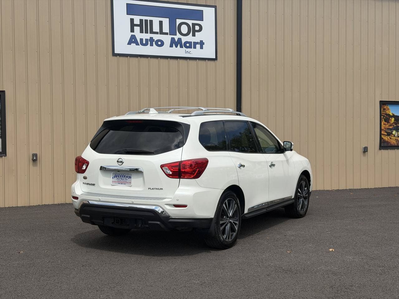 Used 2020 Nissan Pathfinder Platinum FWD image 2