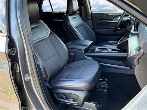 Used 2025 Ford Explorer ST-Line w/ Premium Package RWD image 31