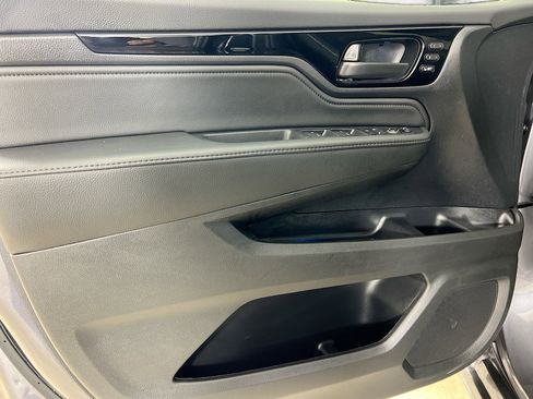 Used 2025 Honda Odyssey Touring image 18