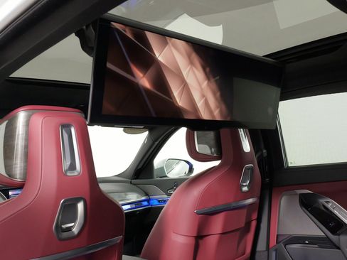 Used 2024 BMW 740i xDrive image 41