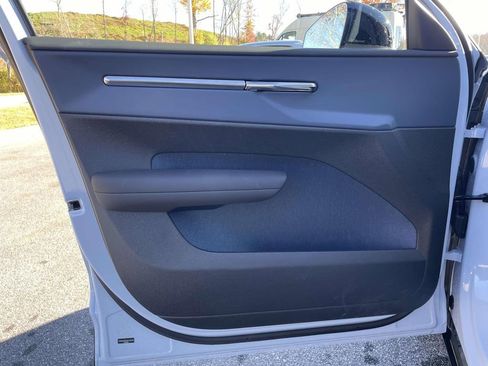 Certified 2025 Volvo EX30 Plus w/ Protection Package Premier image 5