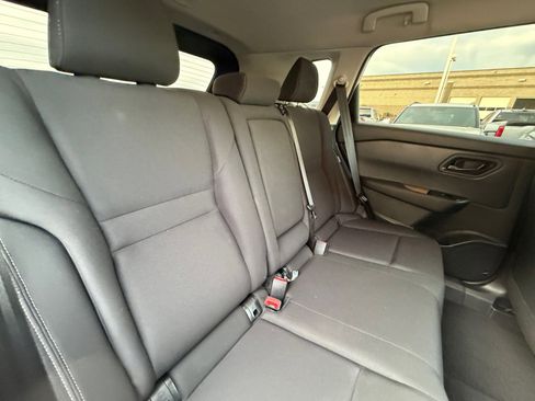 Used 2025 Nissan Rogue S image 18