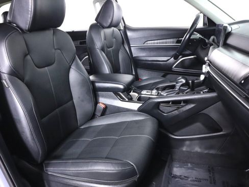 Used 2024 Kia Telluride EX w/ EX Captain's Chair Package FWD image 43