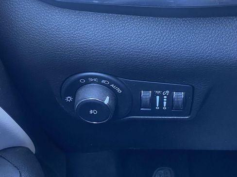 Used 2023 Jeep Compass Limited AWD/4WD image 13