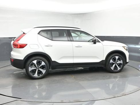 Used 2026 Volvo XC40 B5 Plus AWD/4WD image 9