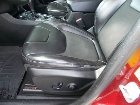 Used 2020 Jeep Cherokee Latitude Plus AWD/4WD image 13