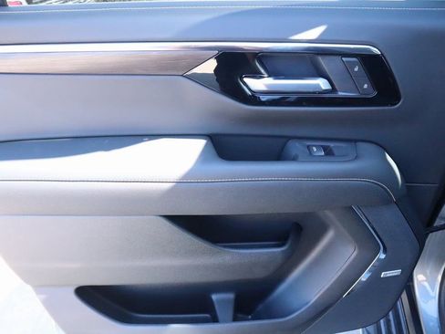 New 2026 Chevrolet Suburban Premier image 24