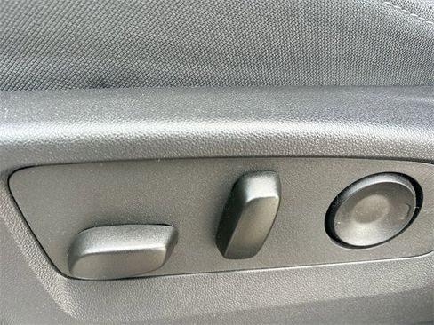 Used 2025 Chevrolet Silverado 1500 LT image 15