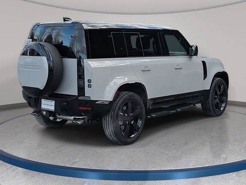 New 2026 Land Rover Defender 110 X-Dynamic SE image 5