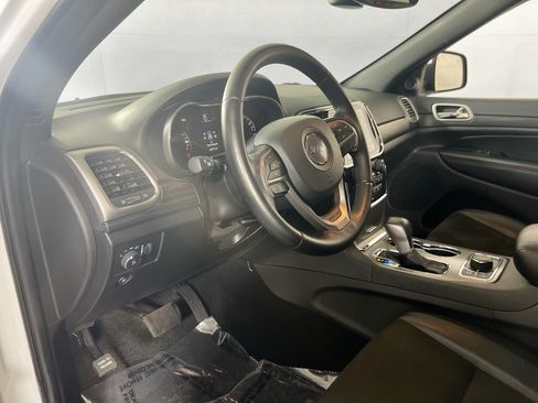 Used 2022 Jeep Grand Cherokee Laredo X AWD/4WD image 9
