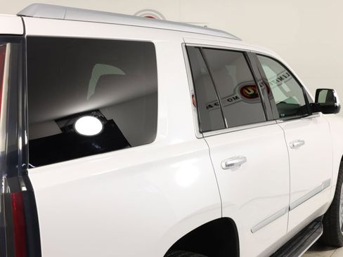 Used 2020 Cadillac Escalade Luxury AWD/4WD image 47
