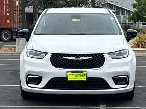 Used 2024 Chrysler Pacifica Touring-L FWD image 7