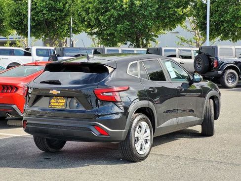 Used 2024 Chevrolet Trax LS FWD image 4