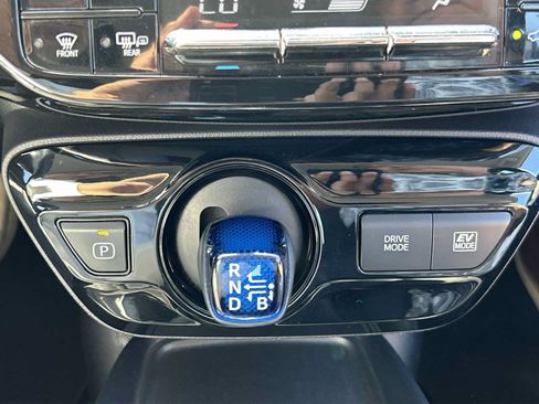 Used 2022 Toyota Prius L Eco FWD image 19