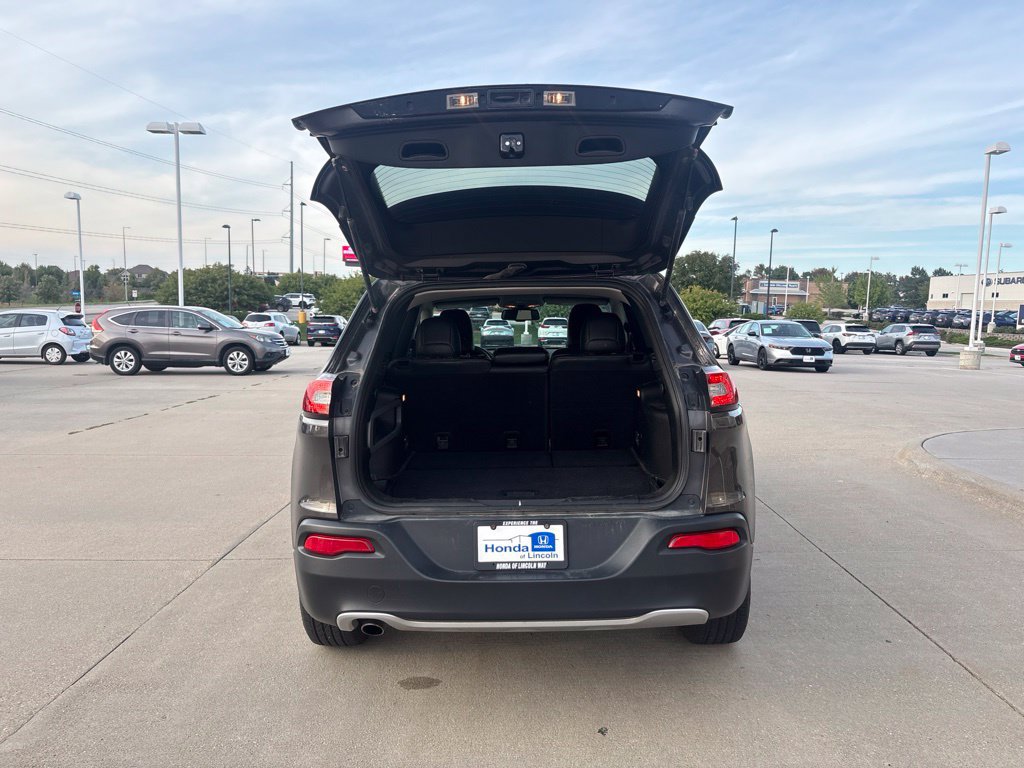 Used 2017 Jeep Cherokee Limited AWD/4WD image 36