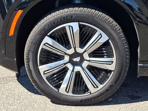 Certified 2025 Cadillac Escalade IQ Luxury 2 AWD/4WD image 6