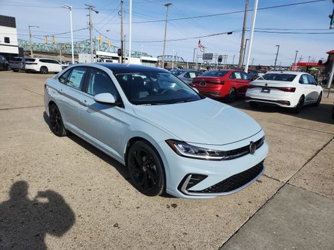 New 2026 Volkswagen Jetta SE image 7