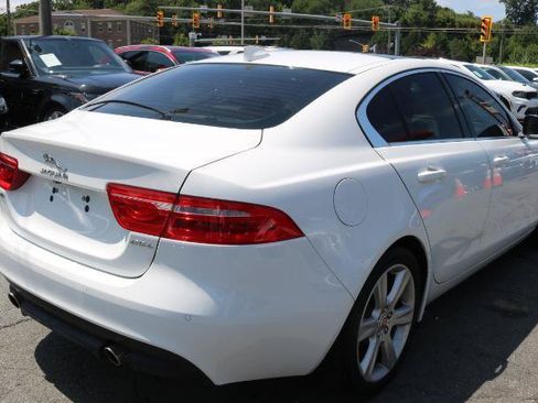 Used 2018 Jaguar XE Prestige RWD image 7