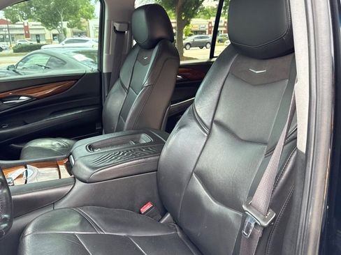 Used 2016 Cadillac Escalade Premium AWD/4WD image 6