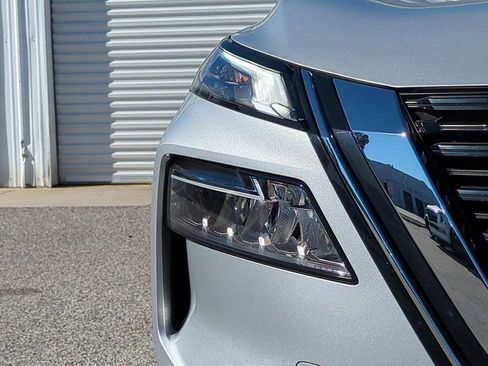 Certified 2021 Nissan Rogue SV image 10