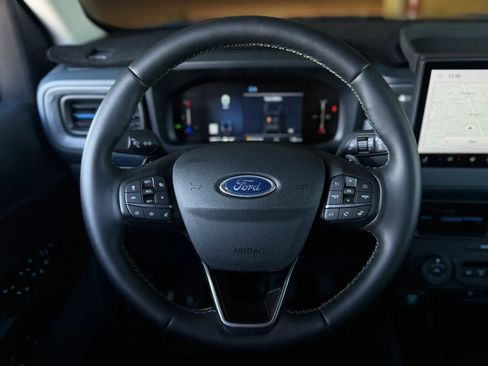Used 2025 Ford Maverick Lobo AWD/4WD image 23