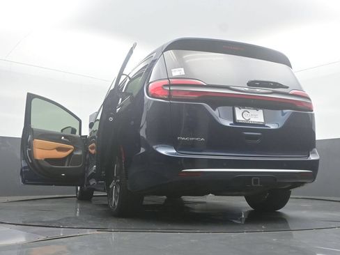Used 2022 Chrysler Pacifica Pinnacle FWD image 61
