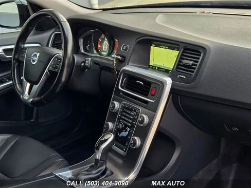 Used 2016 Volvo V60 T5 Cross Country image 22