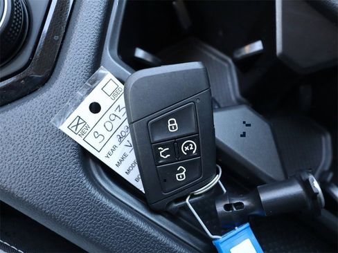 New 2025 Volkswagen Taos SE image 24