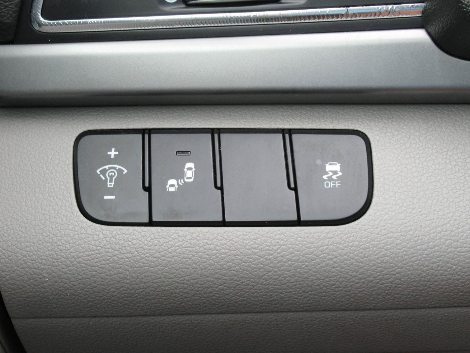 Used 2018 Hyundai Elantra SEL FWD image 21