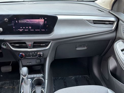 Used 2025 Buick Encore GX Preferred FWD image 34