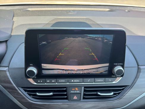 Used 2025 Nissan Altima 2.5 SV FWD image 23
