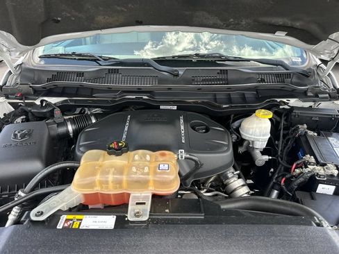 Used 2018 RAM 1500 Laramie w/ Convenience Group AWD/4WD image 8