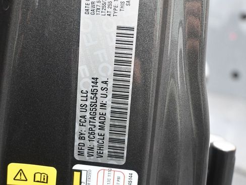 New 2025 Jeep Gladiator Sport image 20