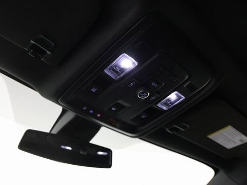 Used 2022 Chevrolet Tahoe Z71 w/ Luxury Package image 22