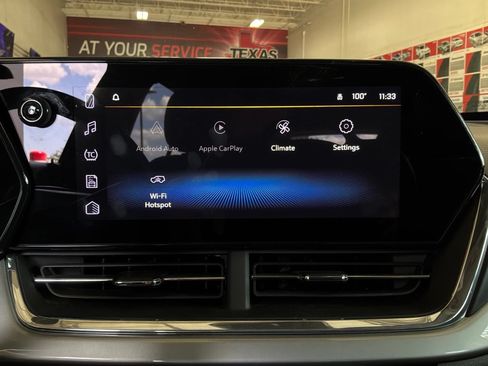 Used 2025 Chevrolet Trax LT w/ LT Convenience Package FWD image 32
