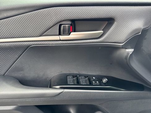 Used 2025 Toyota Camry SE FWD image 11