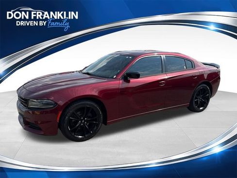 Used 2018 Dodge Charger SXT w/ Blacktop Package RWD image 1
