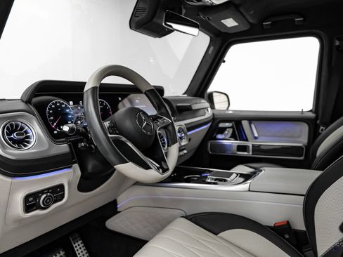 Used 2025 Mercedes-Benz G 550 image 36