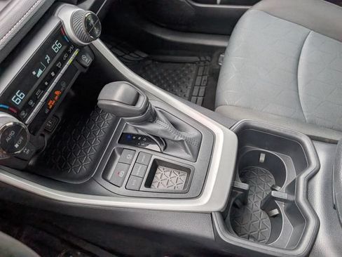 Used 2025 Toyota RAV4 XLE FWD image 18