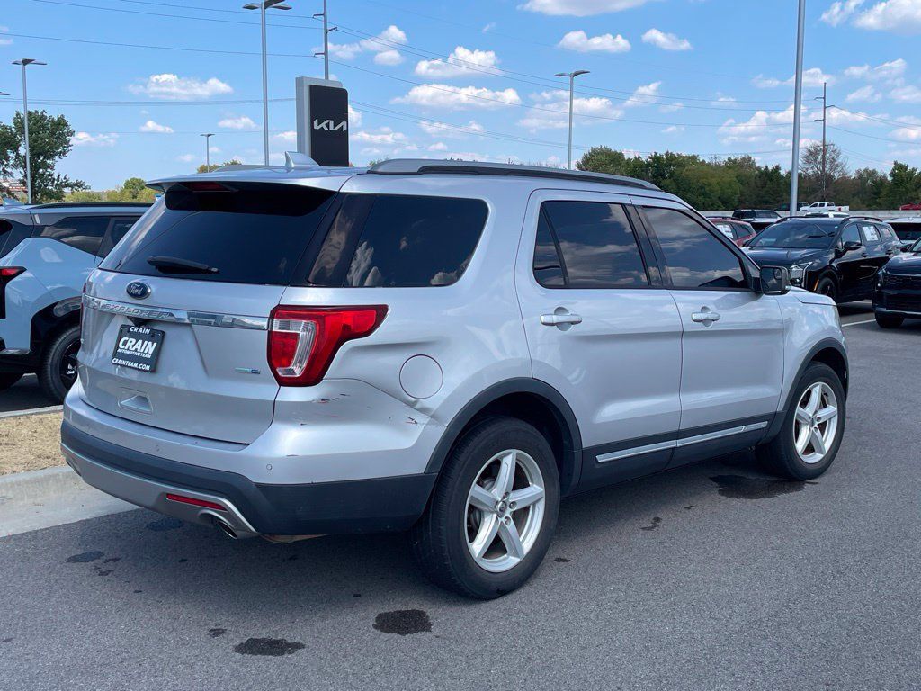 Used 2016 Ford Explorer XLT AWD/4WD image 6