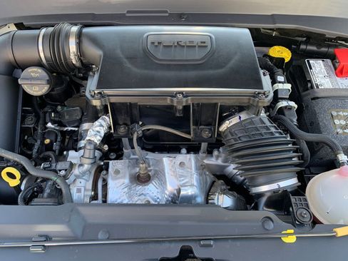 Used 2025 Jeep Compass Limited image 33