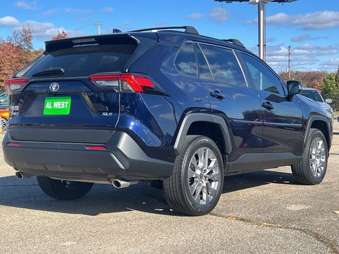 Used 2023 Toyota RAV4 XLE Premium image 5